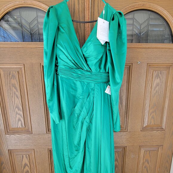 Mac Duggal Dresses & Skirts - NWT Macduggal V neck Long Puff Sleeve